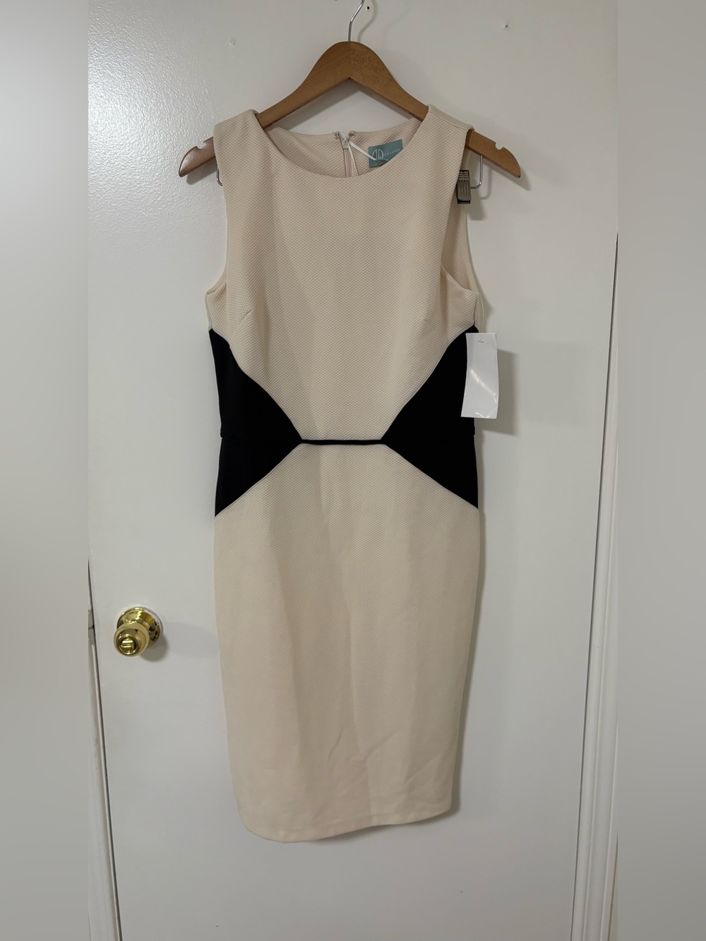 Liz Lange Cream Midi Sheath Dress with Black Waist Panels